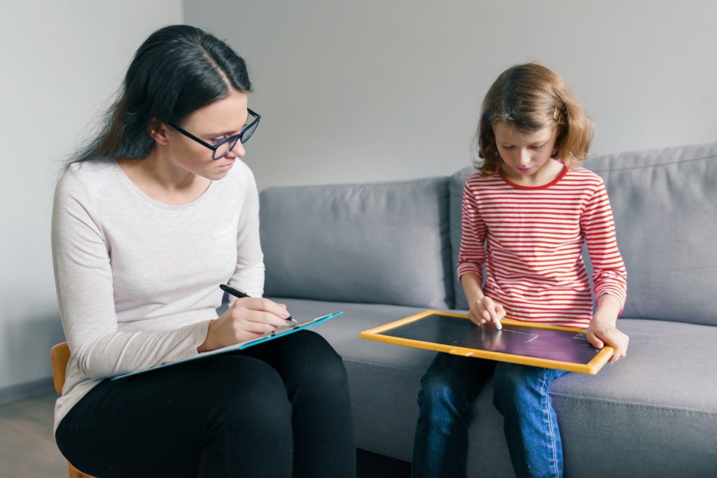  NDIS child Psychologist doing therapy in the home