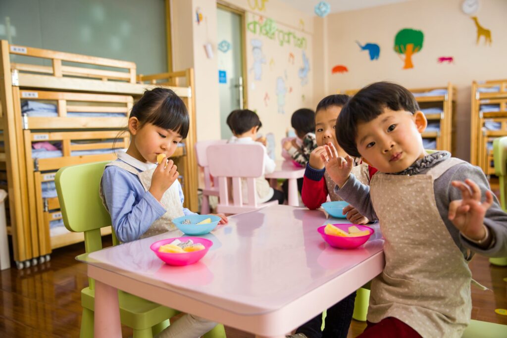 Children eating in group speech therapy session